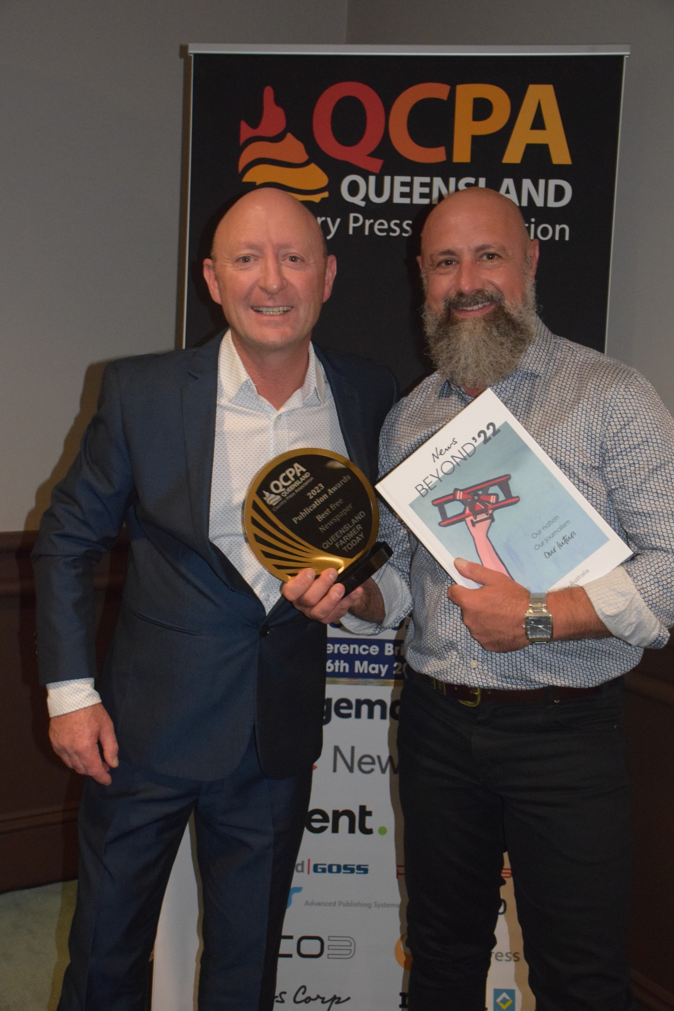 winner-best-free-newspaper-queensland-farmer-today-daniel-pelc-accepts-trophy-fro-antony-phillips-from-pagemakers.jpg