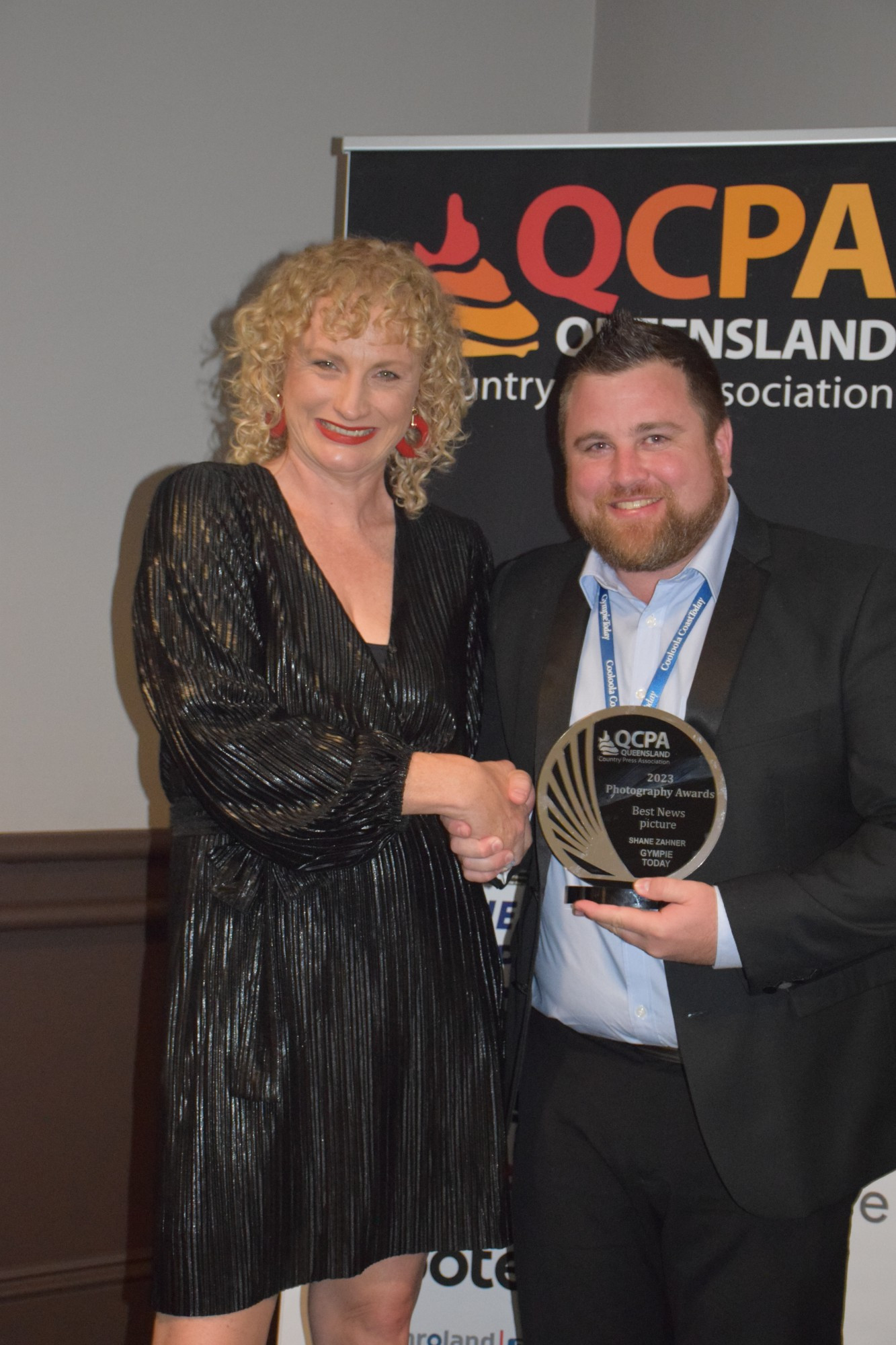 winner-best-news-picture-gympie-today-shane-zahner-with-brenda-melhuish-aap-newswire-presents-trophy.jpg