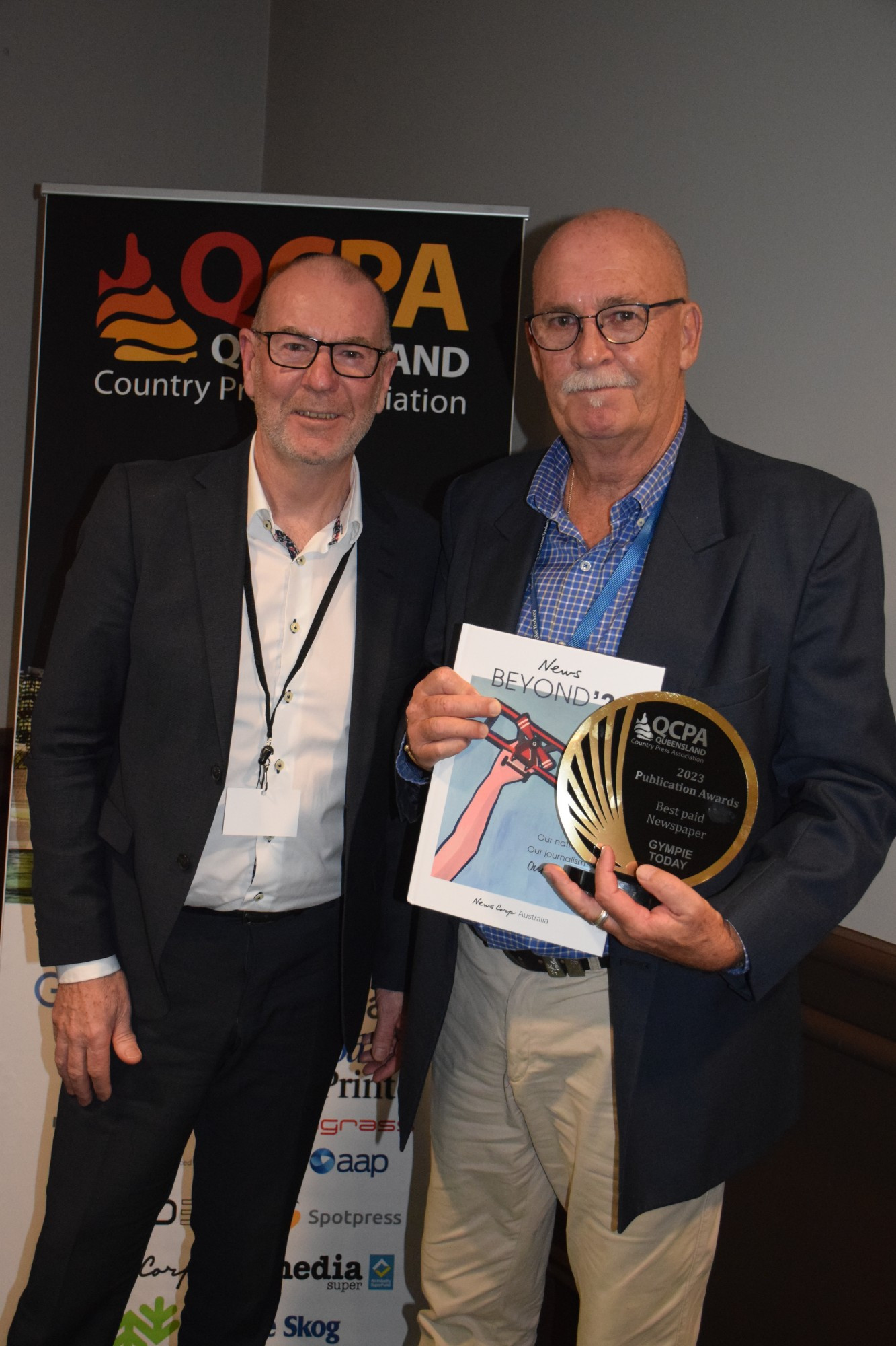 winner-best-paid-newspaper-gympie-today-andrew-guiver-accepts-trophy-from-bruce-davidson-representing-mediality-pagemasters.jpg